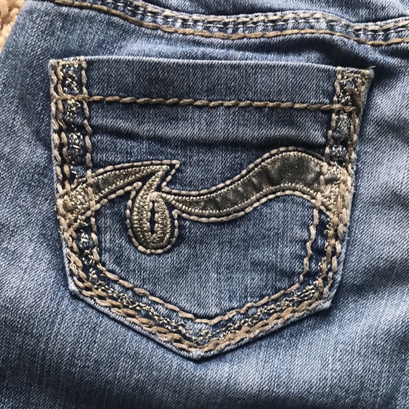 Women’s Whitewashed Jeans - Picture 6 of 6